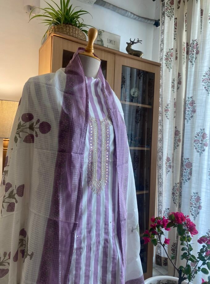 Sooti | کپاس | सूती : Pure Cotton Salwar Kameez by Ikhtirah (Lavender)