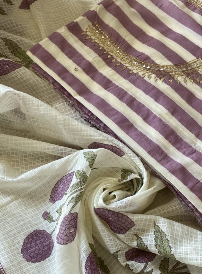 Sooti | کپاس | सूती : Pure Cotton Salwar Kameez by Ikhtirah (Lavender)