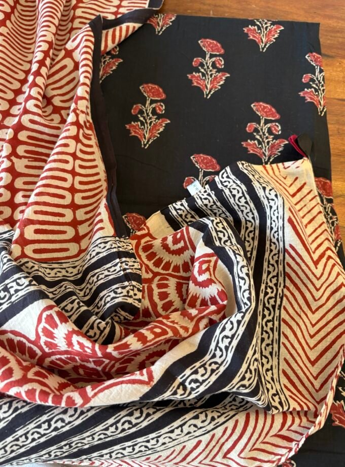 Kalaa : Handblock Cotton Mul Duppatta - Handblock Pure Cotton Kurta by Ikhtirah