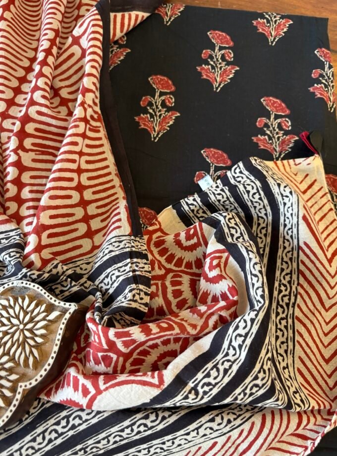 Kalaa : Handblock Cotton Mul Duppatta - Handblock Pure Cotton Kurta by Ikhtirah