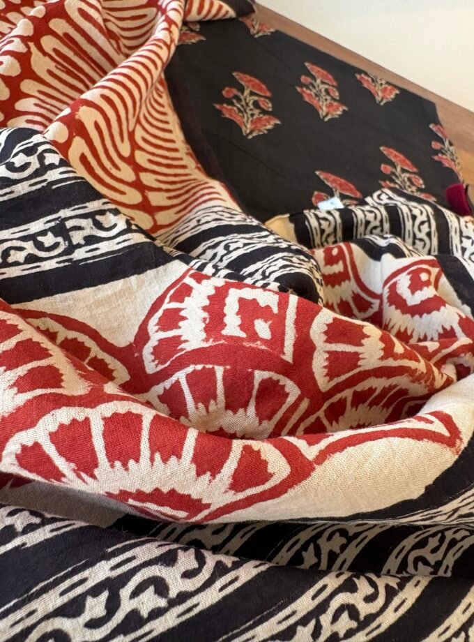 Kalaa : Handblock Cotton Mul Duppatta - Handblock Pure Cotton Kurta by Ikhtirah