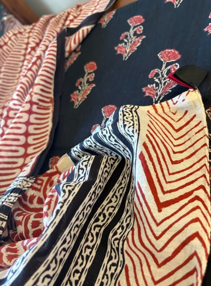 Kalaa : Handblock Cotton Mul Duppatta - Handblock Pure Cotton Kurta by Ikhtirah