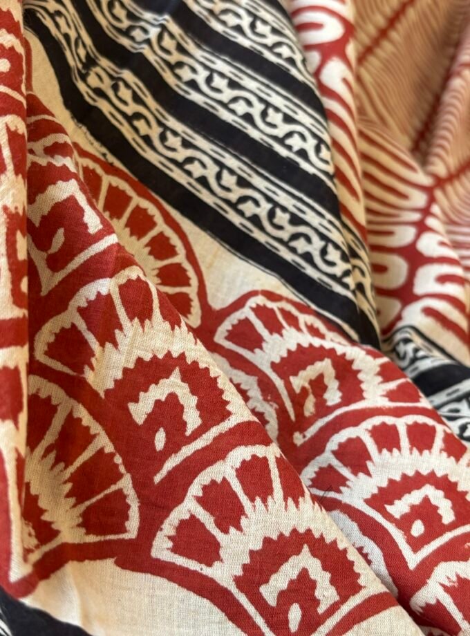 Kalaa : Handblock Cotton Mul Duppatta - Handblock Pure Cotton Kurta by Ikhtirah