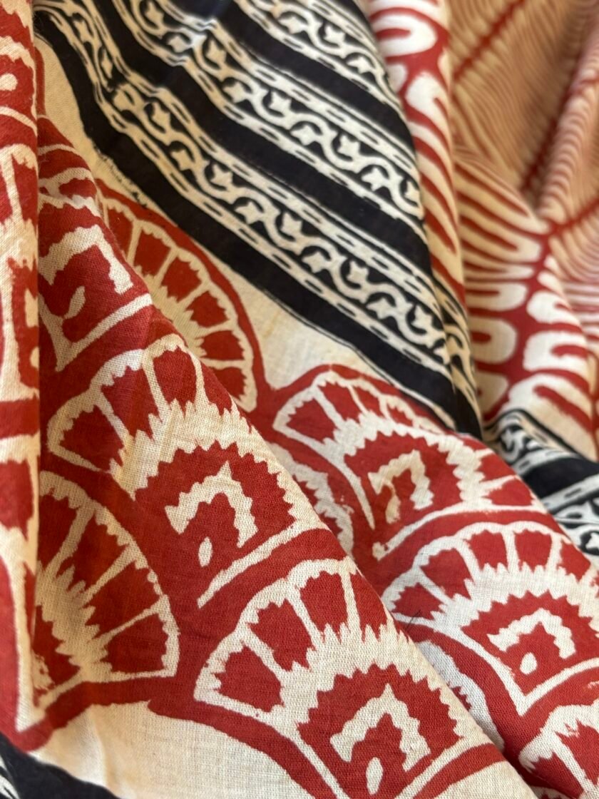 Kalaa : Handblock Cotton Mul Duppatta - Handblock Pure Cotton  Kurta by Ikhtirah - Image 3