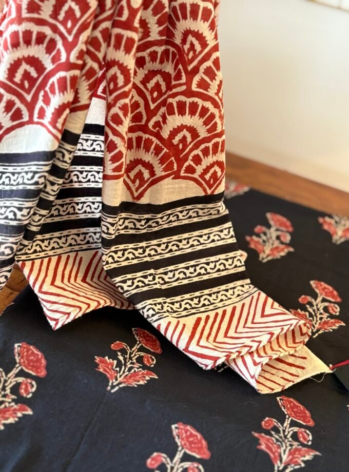 Kalaa : Handblock Cotton Mul Duppatta - Handblock Pure Cotton Kurta by Ikhtirah