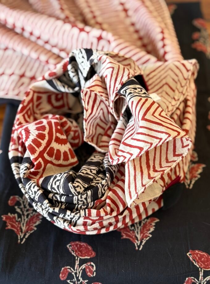 Kalaa : Handblock Cotton Mul Duppatta - Handblock Pure Cotton Kurta by Ikhtirah