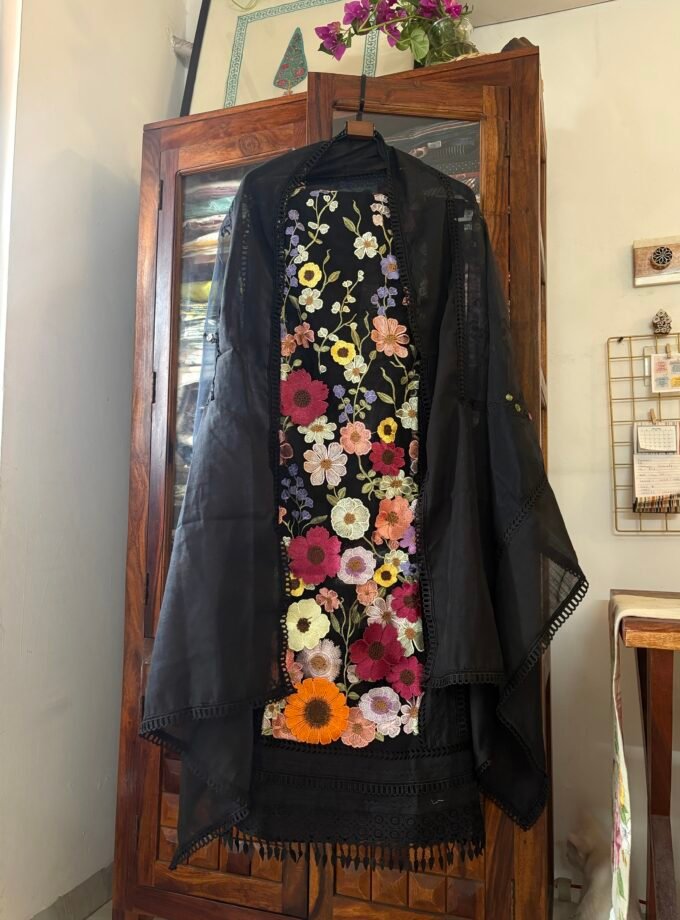 Linen by Linen Salwars with embroidered 3D flowers by Ikhtirah