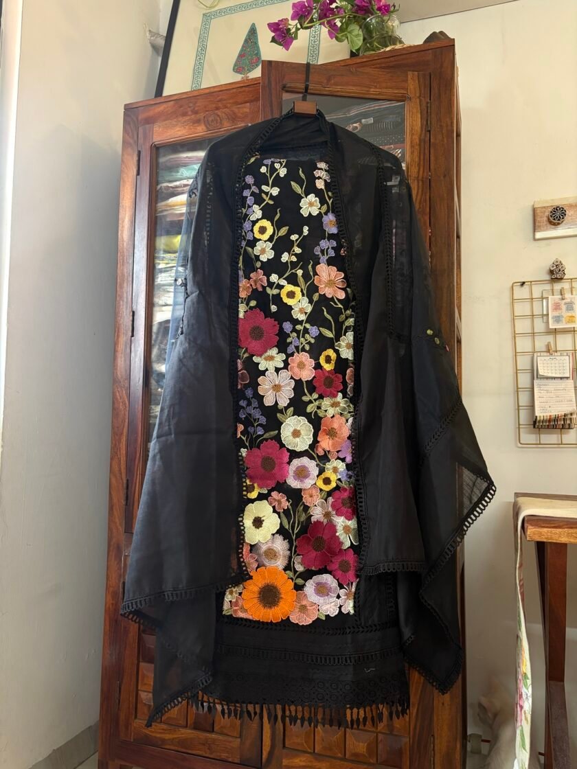 Linen by Linen Salwars with embroidered 3D flowers by Ikhtirah