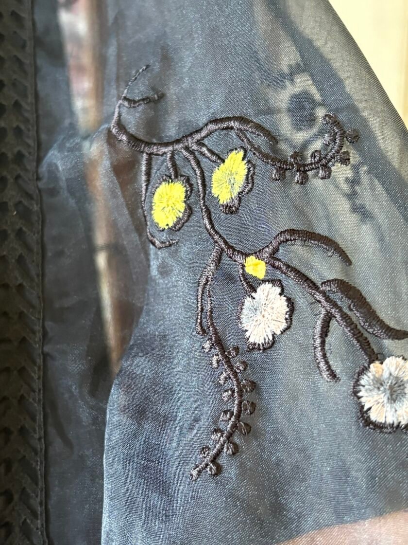 Linen by Linen Salwars with embroidered 3D flowers by Ikhtirah - Image 5