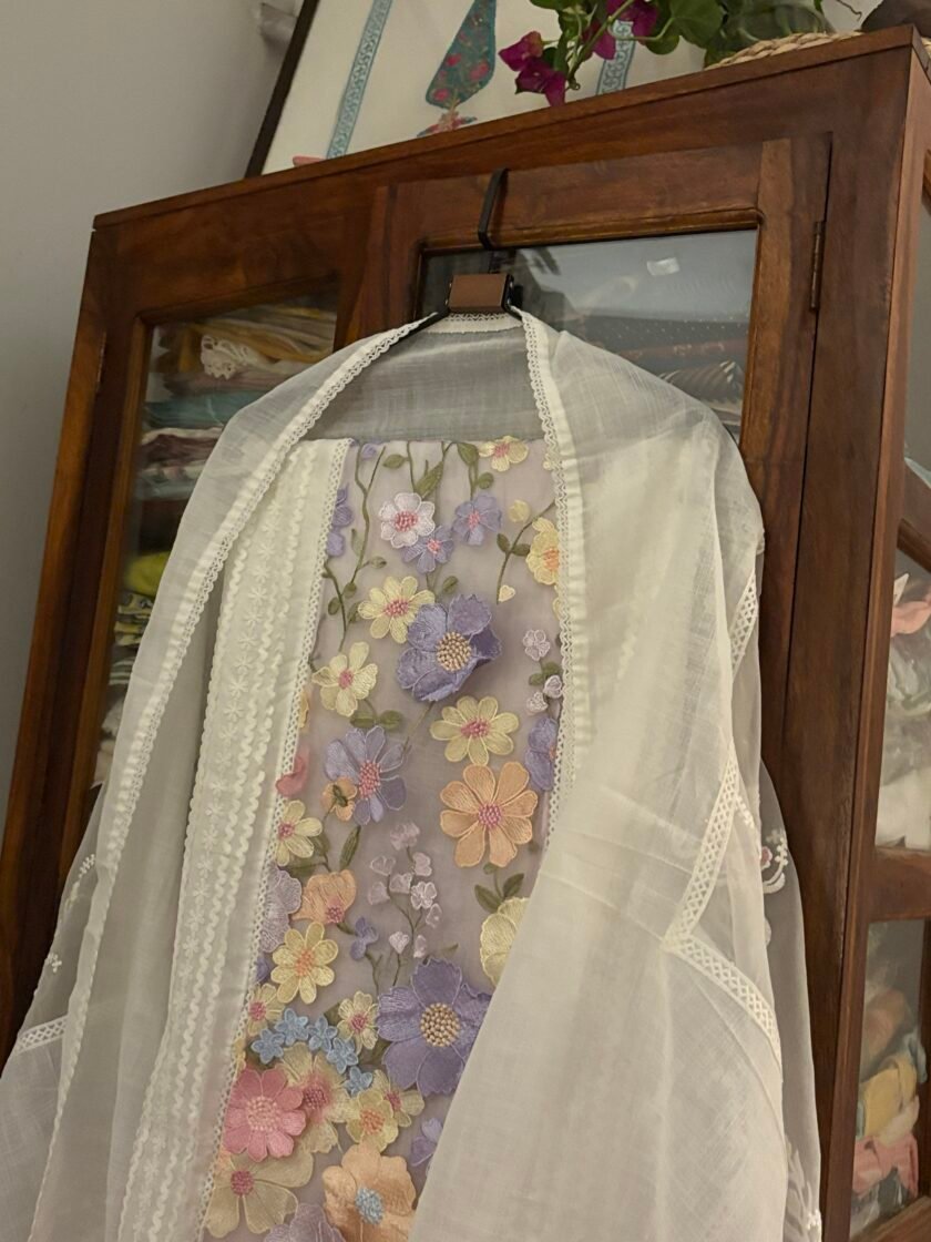 Linen by Linen Salwars with embroidered 3D flowers by Ikhtirah - Image 6