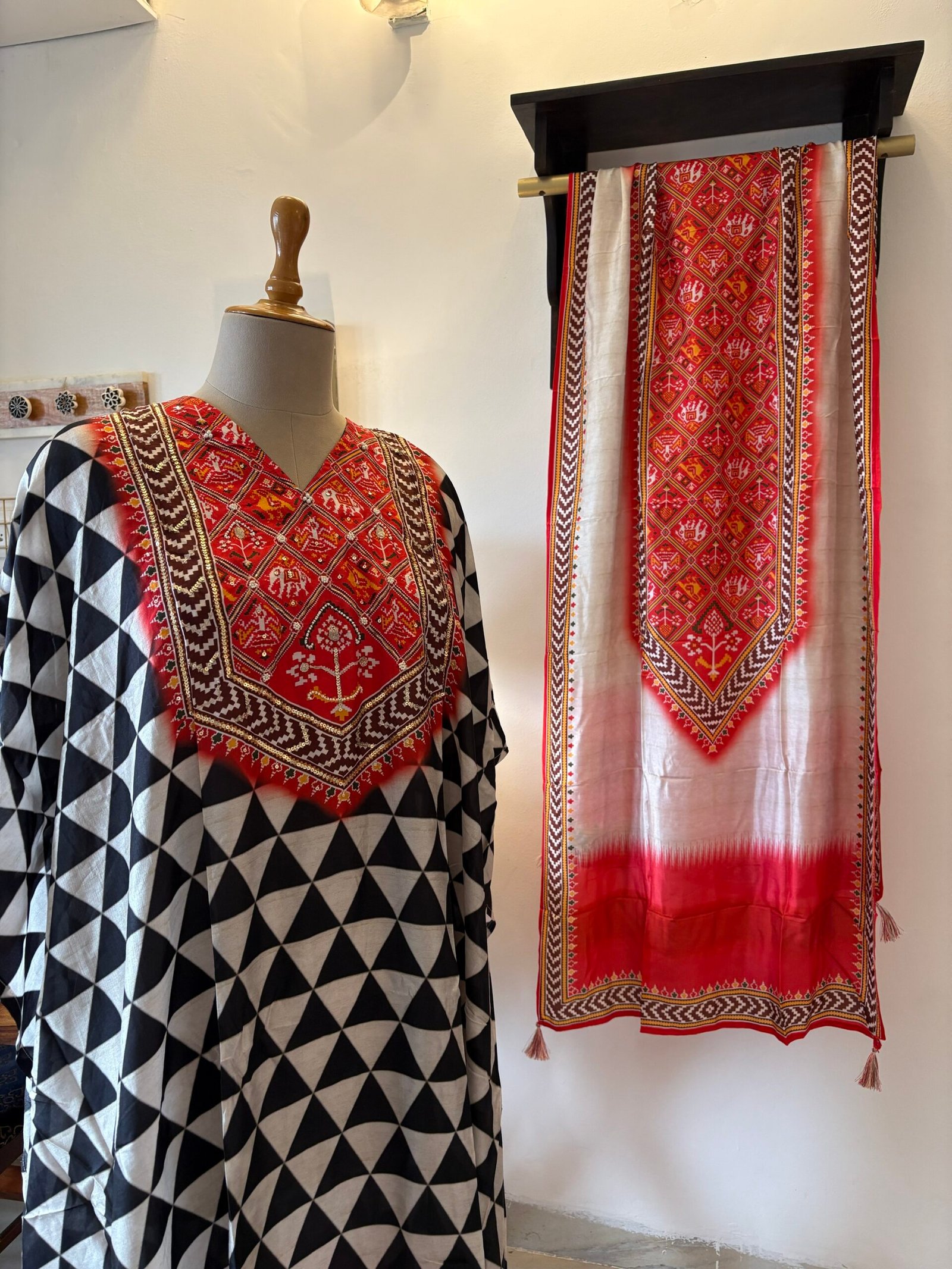 Patola Printed Hand Highlighted Muslin Salwar Ikhtirah - Image 2