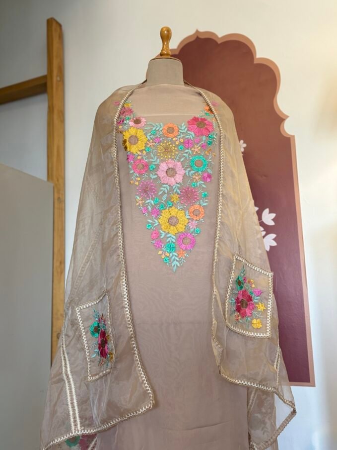 Floral Embroidered Organza Salwar Ikhtirah (Beige)